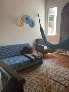 Apto 2 Quartos Aconchegante com Varanda em Cabo Frio Perto de Tudo com Estacionamento e Churrasqueira no Condominio-Próximo as Praias, Centro da Cidade e Shopping-WiF, TV Smart, Cozinha Completa- Vista da rua e para um Jardim