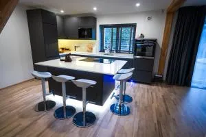 Luxury Guest House - Hot Tub & Sauna - Vecate