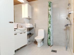 Fresh 2BR, sauna and free parking