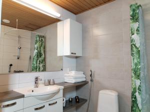 Fresh 2BR, sauna and free parking