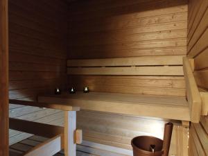 Fresh 2BR, sauna and free parking