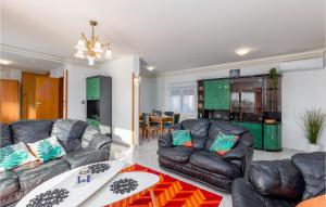 3 Bedroom Beautiful Home In Muntic