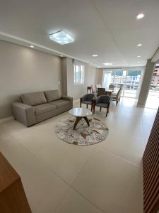 Cobertura duplex a 250m da praia de Bombas SC