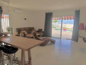 Villa SueƱo Azul With a heated swimming pool