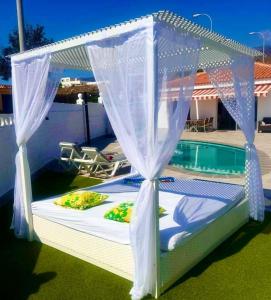Villa SueƱo Azul With a heated swimming pool