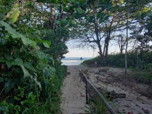 Suíte no Condomínio Itamambuca - Muito Perto da Praia !!!