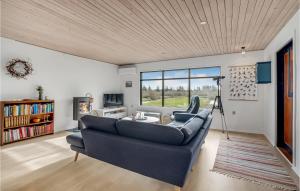 Stunning Home In Aulum With Wifi