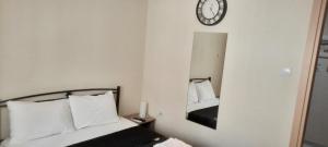 Livia's Room To Ampelokipi metro Airport line - Apartmány, Atény