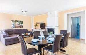 Nice Home In Betiga With Kitchen 