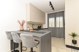 MAV Apt, New, Modern, near old town, free parking