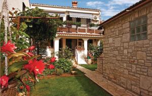 3 Bedroom Cozy Apartment In Stinjan 