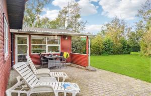 Cozy Home In Vinderup With Kitchen