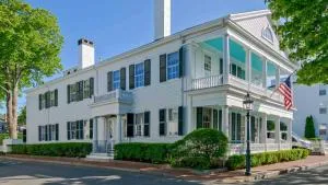 East Wing of Captain's Mansion - Luxury, Waterfront, Town, & Beaches - 5 stars - Edgartown