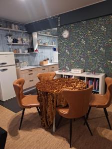 Alice Apartment - main street