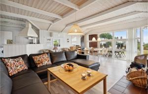 Three-Bedroom Holiday Home In Sjolund