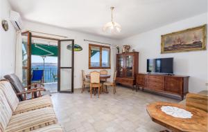 Lovely Home In Josinovac With Wifi