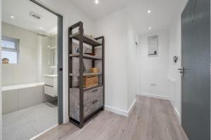 Newly Refurbished 2 Bed Flat