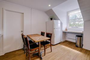 Chambre 301 de lhôtel Victoria confortable et moderne