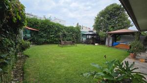 Casa amueblada dentro de club de golf