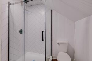 Chambre 306 de lhôtel Victoria confortable et moderne