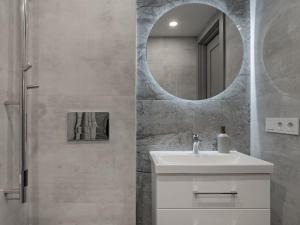 Brand New 58 Loft with Free Parking