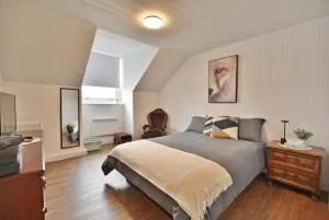 Chambre 304 de l'hôtel Victoria confortable et moderne - Saint-Pascal