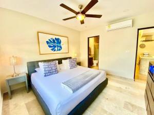 Modern 2-Bedroom, 2-Bath Apartment in the Heart of Playa del Carmen- Arenis Condos