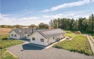 9 Bedroom Beautiful Home In Spøttrup