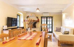 Gorgeous Home In Sisan With Wifi