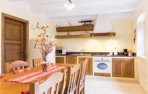 Gorgeous Home In Sisan With Wifi