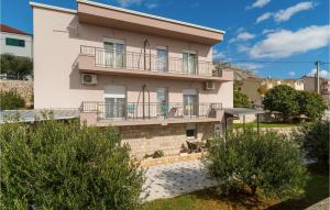 Two-Bedroom Apartment In Mali Rat
