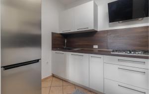 Nice Apartment In Kostrena With Jacuzzi 