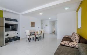 Amazing Apartment In Salatici With Wifi 