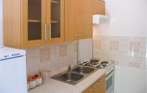 Lovely Apartment In Bosana With Wifi