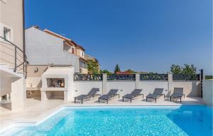 5 Bedroom Cozy Apartment In Banjole