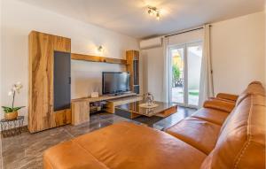 5 Bedroom Cozy Apartment In Banjole