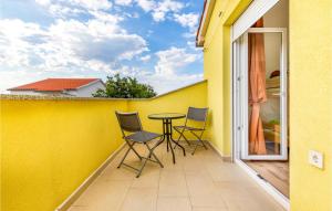 Four-Bedroom Holiday Home In Valbandon