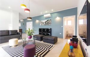 Stunning Home In Valbandon 