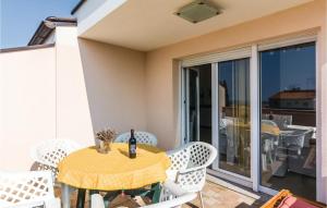 Two-Bedroom Apartment In Fazana