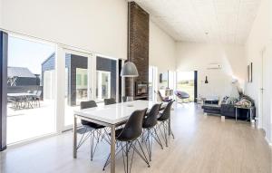 Three-Bedroom Holiday Home Løkken With A Fireplace 07