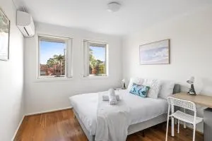 Luxe Double Room in Panania - Nearby Stations & Shops - Shared Bathroom - Glenfield