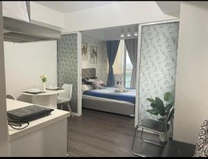 Azure Urban Resort with WIFI and Netflix