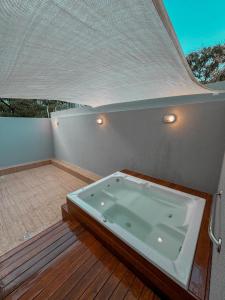 Flat com Jacuzzi Privativa a 50m do mar