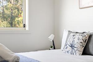 Serene Double Room in Panania - Close to Stations & Shops - Shared Bathroom