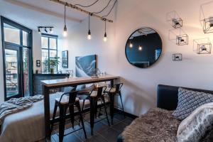 Alpenglow Lodge Queen Boho Studio by MVA