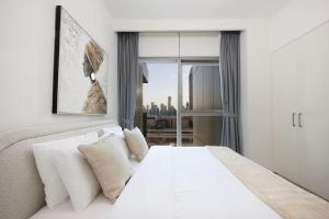 Stunning Burj Khalifa Views - Dubai Mall Access - Infinity Pool - MaxStays