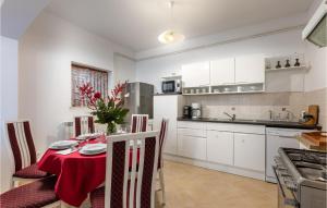 2 Bedroom Gorgeous Apartment In Kostrena 