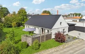 3 Bedroom Gorgeous Home In Asaa - Dronninglund