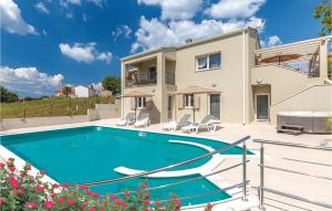 Beautiful Home In Visnjan With Sauna