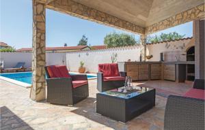 Three-Bedroom Holiday Home Betiga With A Fireplace 02